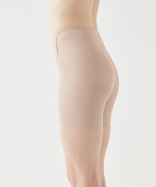 GUNZE（グンゼ）の「いいここち快適ショーツ スタイル改善計画 【ギュッと太もも】 2分丈ショーツ（ショーツ・レディース・ブラック/ワイン/シルバー系その他/ベージュ系その他・MEDIUM/LARGE/X-LARGE）」の19枚目の写真