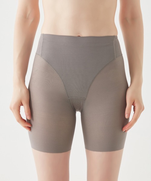GUNZE（グンゼ）の「いいここち快適ショーツ スタイル改善計画 【ギュッと太もも】 2分丈ショーツ（ショーツ・レディース・ブラック/ワイン/シルバー系その他/ベージュ系その他・MEDIUM/LARGE/X-LARGE）」の21枚目の写真