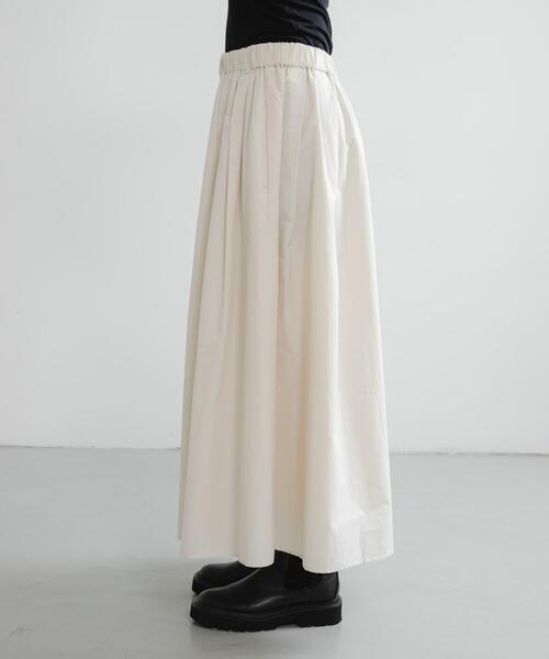 URBAN RESEARCH（アーバンリサーチ）の「ギャザーボリュームスカート（スカート・レディース・アイボリー/ブラック・FREE）」の19枚目の写真