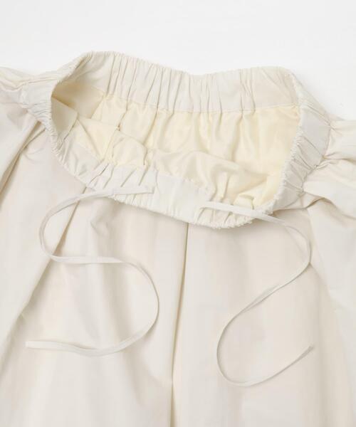 URBAN RESEARCH（アーバンリサーチ）の「ギャザーボリュームスカート（スカート・レディース・アイボリー/ブラック・FREE）」の16枚目の写真