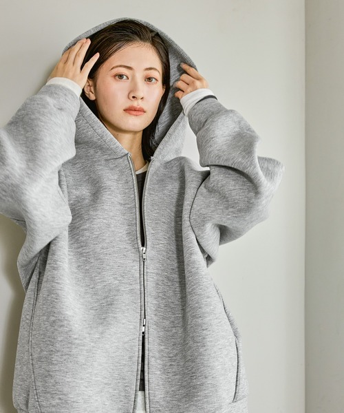 LAKOLE（ラコレ）の「ダンボールジップパーカー / 588558（パーカー・レディース・レッド/テラコッタ/モカ/杢グレー/ブラック/グリーン・FREE）」の22枚目の写真