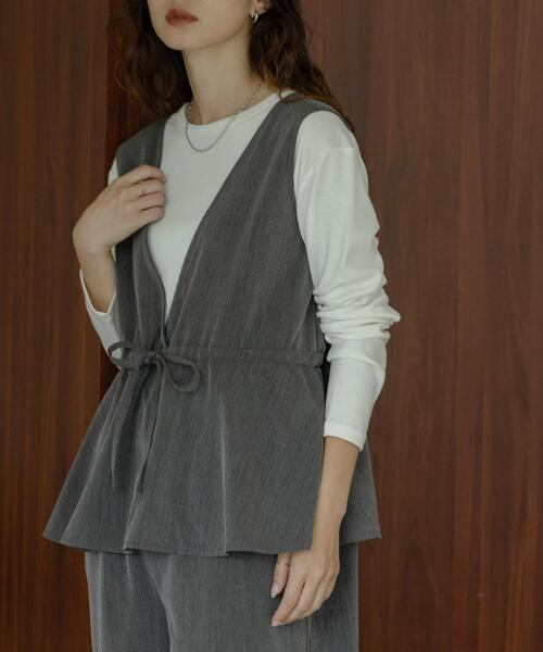 URBAN RESEARCH Sonny Label（アーバンリサーチサニーレーベル）の「『UR TECH』蓄熱ベーシックロングTシャツ（Tシャツ/カットソー・レディース・ブラック/チャコールグレー/オフホワイト・FREE）」の2枚目の写真