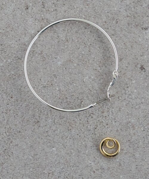 DISCOAT（ディスコート）の「【GOLDY】カーリーチャームフープピアス（ピアス（両耳用）・レディース・シルバー系その他/ゴールド/シルバー・FREE）」の5枚目の写真