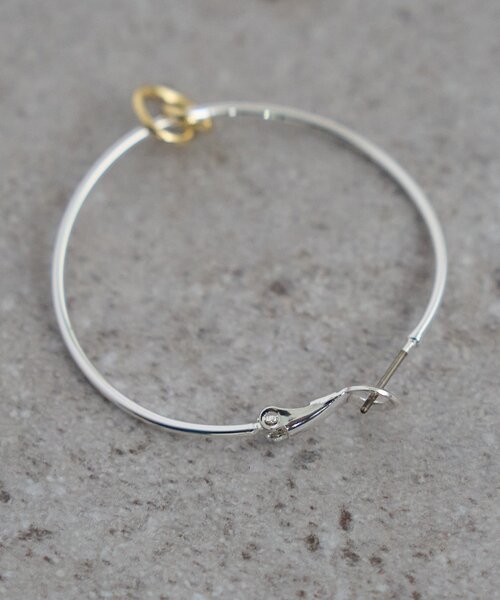 DISCOAT（ディスコート）の「【GOLDY】カーリーチャームフープピアス（ピアス（両耳用）・レディース・シルバー系その他/ゴールド/シルバー・FREE）」の6枚目の写真