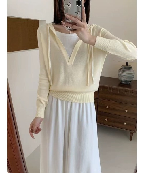 I.O.E(アイオイ)の「一体型レイヤードフードニット(Tシャツ/カットソー・レディース・グレー/ワイン/ブラック/ネイビー/ベージュ・FREE)」の3枚目の写真