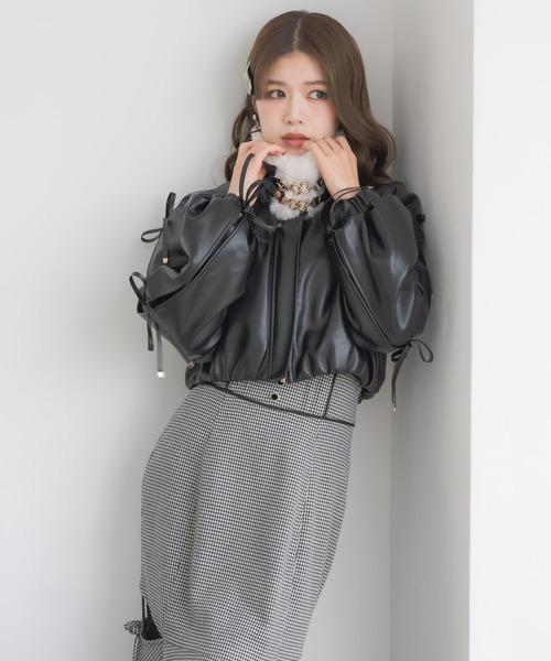 couture BY ROJITA(クチュールバイロジータ)の「2WAYカラーフェイクレザーブルゾン(ブルゾン・レディース・ブラック/マルチ/ブラウン・FREE)」の10枚目の写真