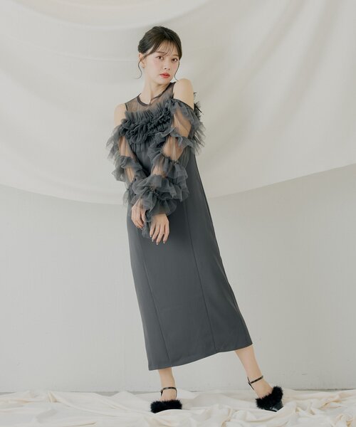 Chico（チコ）の「【SALON by Chico】フリルデザインタイトロングワンピ/オケージョン（ドレス・レディース・ブラック/グレー/ブラック系その他/ベージュ・FREE）」の5枚目の写真