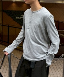 Chikashitsu +（チカシツプラス）の「【Chikashitsu +】sleeve button henry neck long sleeve tee / 【チカシツプラス】スリーブボタンヘンリーネック長袖Tシャツ（Tシャツ/カットソー）」
