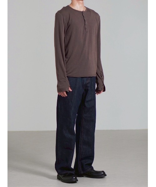Chikashitsu +（チカシツプラス）の「【Chikashitsu +】sleeve button henry neck long sleeve tee / 【チカシツプラス】スリーブボタンヘンリーネック長袖Tシャツ（Tシャツ/カットソー・メンズ・ブラウン/グレー/ブラック・ONE SIZE）」の17枚目の写真