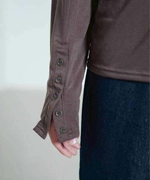 Chikashitsu +（チカシツプラス）の「【Chikashitsu +】sleeve button henry neck long sleeve tee / 【チカシツプラス】スリーブボタンヘンリーネック長袖Tシャツ（Tシャツ/カットソー・メンズ・ブラウン/グレー/ブラック・ONE SIZE）」の15枚目の写真
