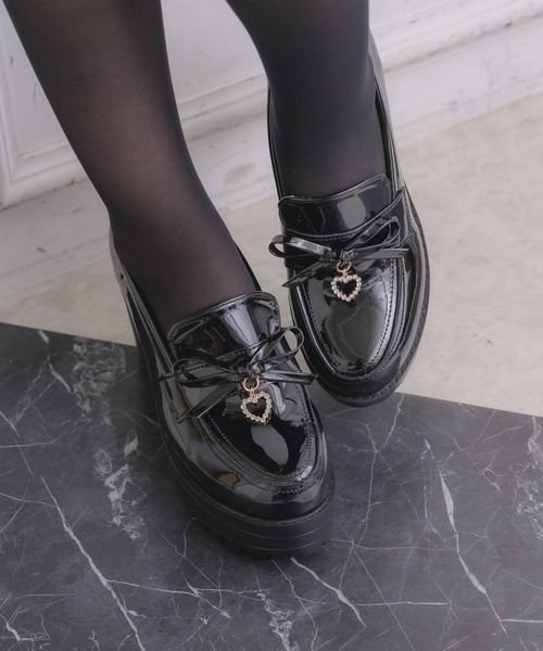 ROJITA（ロジータ）の「ハートチャームリボンローファー（ローファー・レディース・ホワイト/ブラック・SMALL/MEDIUM/LARGE）」の17枚目の写真