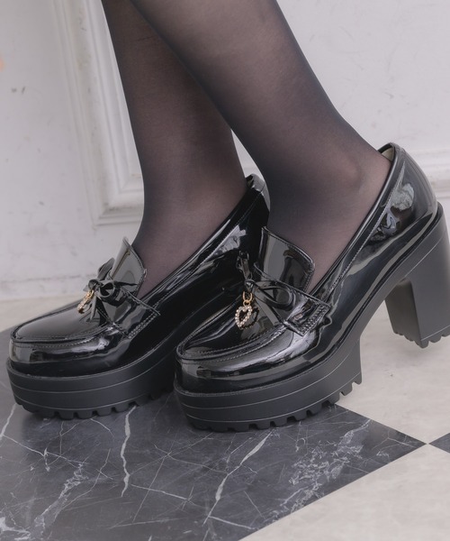 ROJITA（ロジータ）の「ハートチャームリボンローファー（ローファー・レディース・ホワイト/ブラック・SMALL/MEDIUM/LARGE）」の19枚目の写真