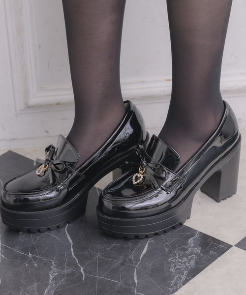 ROJITA（ロジータ）の「ハートチャームリボンローファー（ローファー・レディース・ホワイト/ブラック・SMALL/MEDIUM/LARGE）」の20枚目の写真