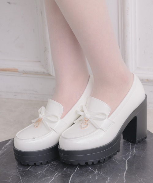 ROJITA（ロジータ）の「ハートチャームリボンローファー（ローファー・レディース・ホワイト/ブラック・SMALL/MEDIUM/LARGE）」の14枚目の写真