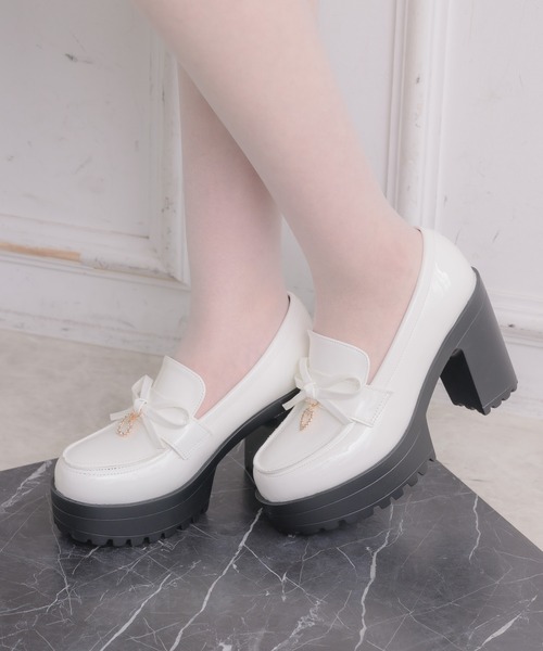 ROJITA（ロジータ）の「ハートチャームリボンローファー（ローファー・レディース・ホワイト/ブラック・SMALL/MEDIUM/LARGE）」の15枚目の写真