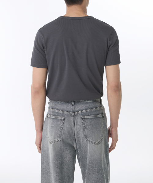 MUSINSA STANDARD（ムシンサスタンダード）の「リブドマッスルフィットクルーネックTシャツ[ガンメタル]（Tシャツ/カットソー・メンズ・その他・XX-LARGE/XXX-LARGE/MEDIUM/LARGE/X-LARGE/SMALL）」の2枚目の写真