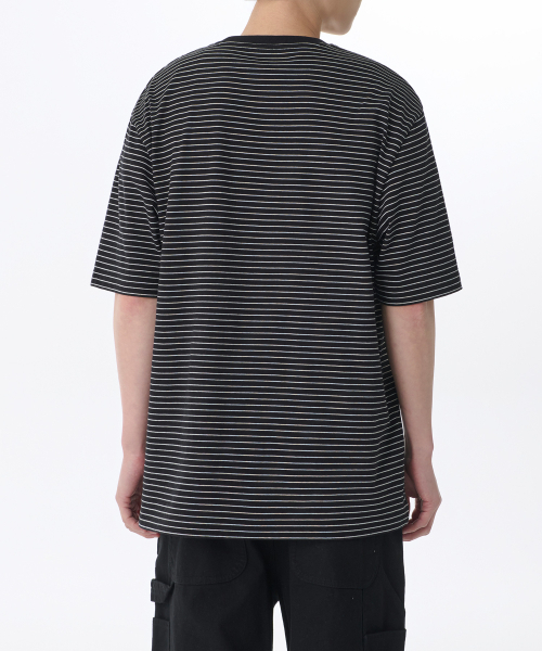 MUSINSA STANDARD（ムシンサスタンダード）の「ピンストライプリラックスクルーネックTシャツ[ブラック/ホワイト]（Tシャツ/カットソー・メンズ・その他・SMALL/MEDIUM/LARGE/X-LARGE/XX-LARGE/XXX-LARGE）」の2枚目の写真