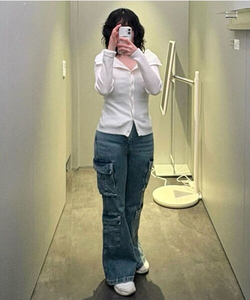 MUSINSA STANDARD WOMAN（ムシンサスタンダードウーマン）の「ウィメンズセミブーツカットマルチカーゴデニムパンツ[ミディアムインディゴ]（デニムパンツ・レディース・その他・30/24/25/26/27/28/29）」の9枚目の写真