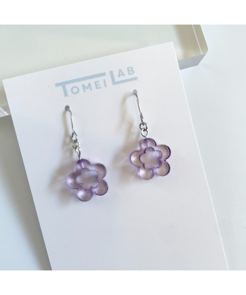 tone(トーン)の「【TOMEI LAB】フラワー クリア ピアス(MA)(ピアス(両耳用)・レディース・パープル/オレンジ/ライトグリーン/ブラック/ブルー/ピンク・FREE)」の5枚目の写真