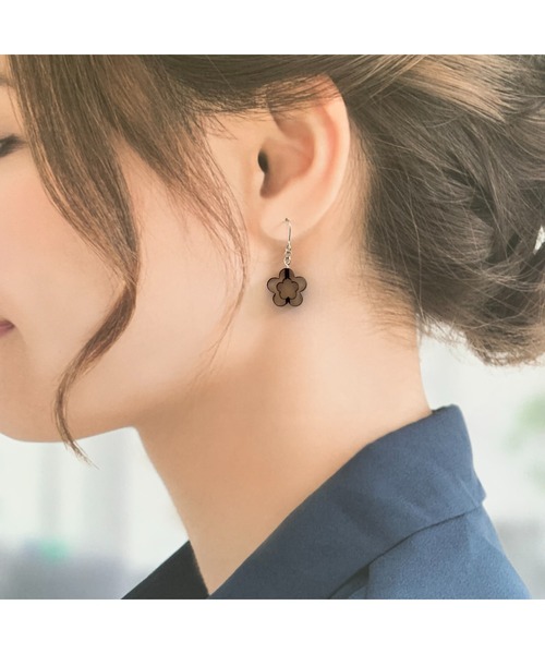 tone(トーン)の「【TOMEI LAB】フラワー クリア ピアス(MA)(ピアス(両耳用)・レディース・パープル/オレンジ/ライトグリーン/ブラック/ブルー/ピンク・FREE)」の9枚目の写真