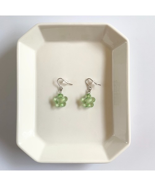 tone(トーン)の「【TOMEI LAB】フラワー クリア ピアス(MA)(ピアス(両耳用)・レディース・パープル/オレンジ/ライトグリーン/ブラック/ブルー/ピンク・FREE)」の12枚目の写真