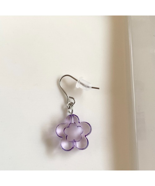 tone(トーン)の「【TOMEI LAB】フラワー クリア ピアス(MA)(ピアス(両耳用)・レディース・パープル/オレンジ/ライトグリーン/ブラック/ブルー/ピンク・FREE)」の19枚目の写真