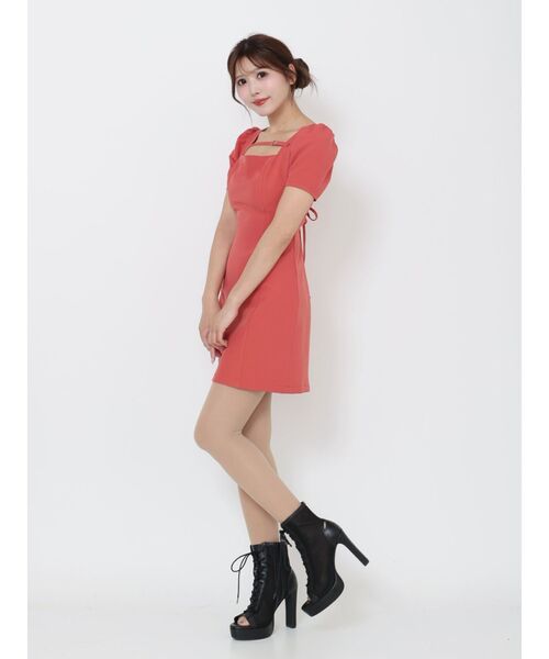 EATME(イートミー)の「パフスリーブレースアップミニワンピース(ワンピース・レディース・ピンク/オレンジ/ブラック・SMALL/MEDIUM)」の4枚目の写真