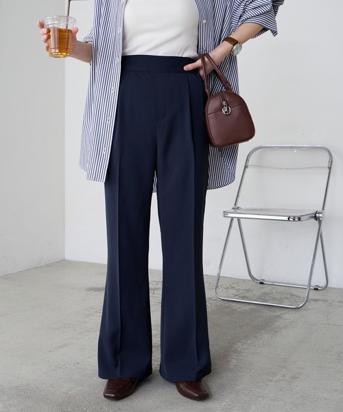 BONLECILL(ボンルシール)の「【マシンウォッシャブル/ストレッチ/イージーケア/防シワ】キレイージードレープセミフレアスラックスパンツ(スラックス・レディース・ブラック/ブラウン/アイボリー/ネイビー/ベージュ/チャコールグレー/グレー・S/L/M)」の7枚目の写真