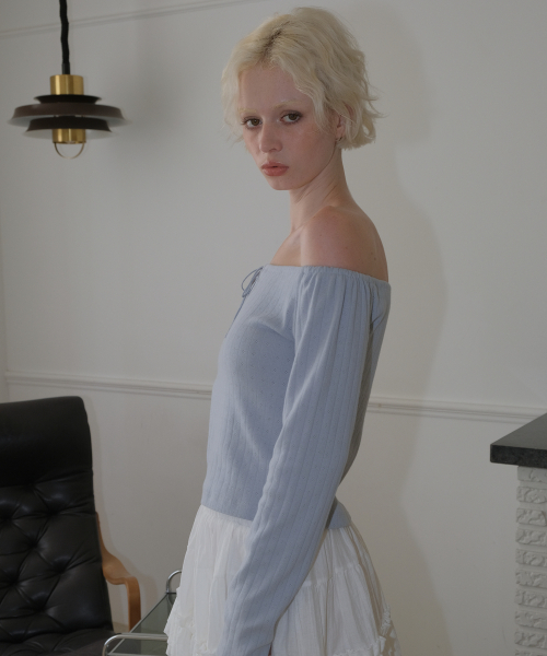 CURETTY(キュリティ)の「C EYELET RIBBON TIED T_LIGHT BLUE(Tシャツ/カットソー・レディース・スカイブルー・SMALL)」の4枚目の写真