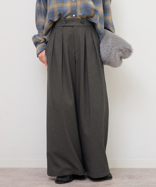 JOURNAL STANDARD relume(ジャーナルスタンダード レリューム)の「《追加2》ウォッシャブルサージストレッチタックワイドパンツ(スラックス・レディース・ブラウン系その他/チャコールグレー/ブラック・36/38)」の1枚目の写真