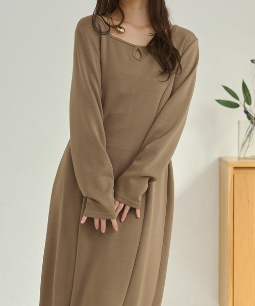 DAYRA（デイラ）の「スクエアネック カットアウト Iライン マキシ ワンピース（ワンピース・レディース・ネイビー/ブラウン/ブラック/グレイッシュベージュ/グレー・S/FREE）」の11枚目の写真