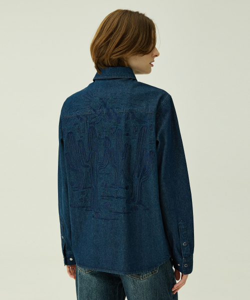 MAGOODGAN(メックウッドガン)の「レイバー 2119 カウボーイ刺繍スタンダードフィットダークインディゴデニムシャツ(シャツ/ブラウス・レディース・その他・LARGE/MEDIUM/SMALL)」の2枚目の写真