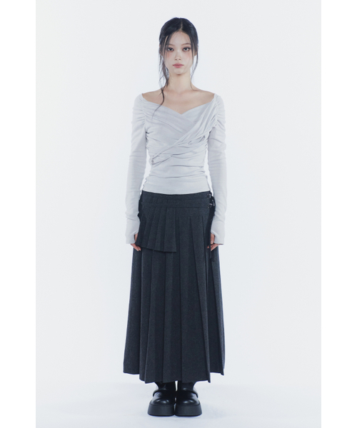 PAIN OR PLEASURE（ペインオアプレジャー）の「SOFT DRAPED OFF SHOULDER TOP light grey（Tシャツ/カットソー・レディース・その他・MEDIUM/SMALL）」の2枚目の写真