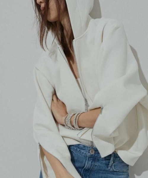 upperhights(アッパーハイツ)の「upper hights(アッパーハイツ)THE FLAG HOODIE(パーカー・レディース・ホワイト/チャコールグレー・F)」の1枚目の写真