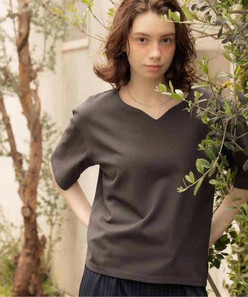 Zooodle(ズードル)の「Key neck T-shirt - キーネックTシャツ -(Tシャツ/カットソー・メンズ・チャコールグレー/ホワイト・MEDIUM/LARGE)」の5枚目の写真
