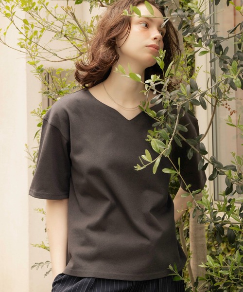 Zooodle(ズードル)の「Key neck T-shirt - キーネックTシャツ -(Tシャツ/カットソー・メンズ・チャコールグレー/ホワイト・MEDIUM/LARGE)」の6枚目の写真