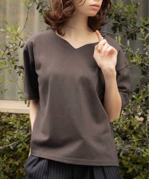 Zooodle(ズードル)の「Key neck T-shirt - キーネックTシャツ -(Tシャツ/カットソー・メンズ・チャコールグレー/ホワイト・MEDIUM/LARGE)」の3枚目の写真