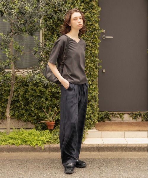Zooodle(ズードル)の「Key neck T-shirt - キーネックTシャツ -(Tシャツ/カットソー・メンズ・チャコールグレー/ホワイト・MEDIUM/LARGE)」の13枚目の写真