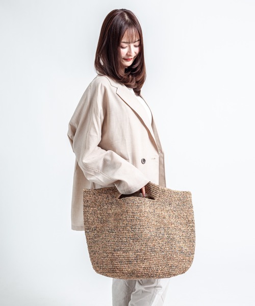 MADE IN MADA（メイドインマダ）の「【MADE IN MADA /メイドインマダ】大きめ かごバッグ　ラフィア トートバッグ ハンドバッグ（かごバッグ・レディース・ナチュラル・FREE）」の3枚目の写真