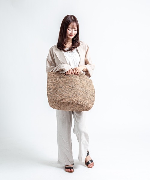 MADE IN MADA（メイドインマダ）の「【MADE IN MADA /メイドインマダ】大きめ かごバッグ　ラフィア トートバッグ ハンドバッグ（かごバッグ・レディース・ナチュラル・FREE）」の4枚目の写真