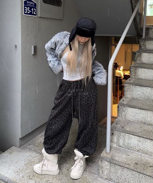 ROCKCAKE(ロックケーキ)の「Leopard Wide 2way Jogger - Charcoal(スウェットパンツ・レディース・その他・X-SMALL/SMALL)」の5枚目の写真