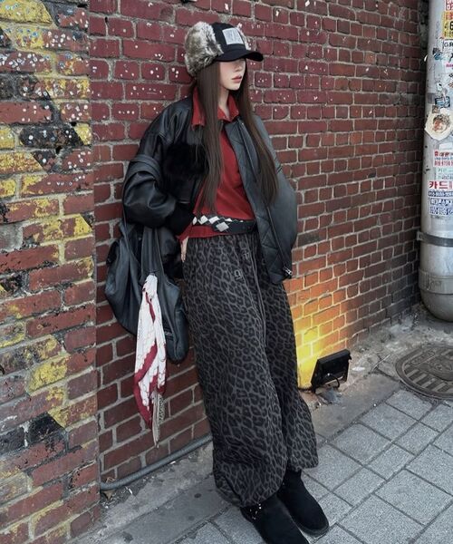 ROCKCAKE(ロックケーキ)の「Leopard Wide 2way Jogger - Charcoal(スウェットパンツ・レディース・その他・X-SMALL/SMALL)」の4枚目の写真