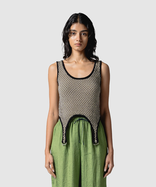 muller of yoshiokubo（ミュラーオブヨシオクボ）の「muller of yoshiokubo ミュラーオブヨシオクボ / RIPPLE TANK KNIT リップルニットキャミソール タンクトップ / MLS26807（タンクトップ・レディース・ブラック/レッド・38）」の2枚目の写真