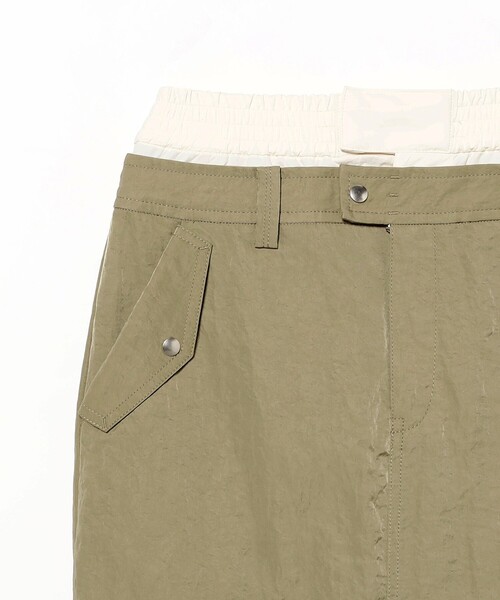 Ray BEAMS(レイビームス)の「ダブル ウエスト タック スカート(スカート・レディース・オリーブ/ブラック・1/0)」の11枚目の写真