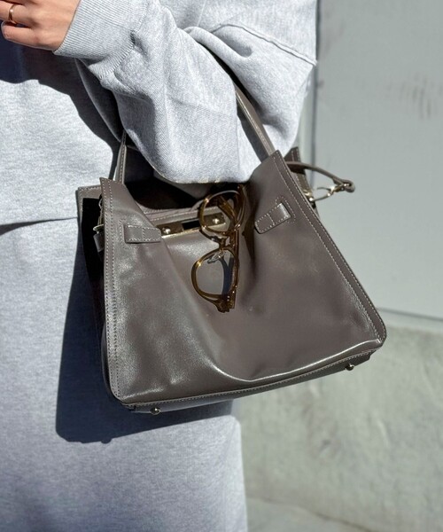 NOLLEY’S(ノーリーズ)の「HINERI ソフトレザーバッグM(トートバッグ・レディース・ベージュ/ダークブラウン/チャコールグレー・FREE)」の1枚目の写真