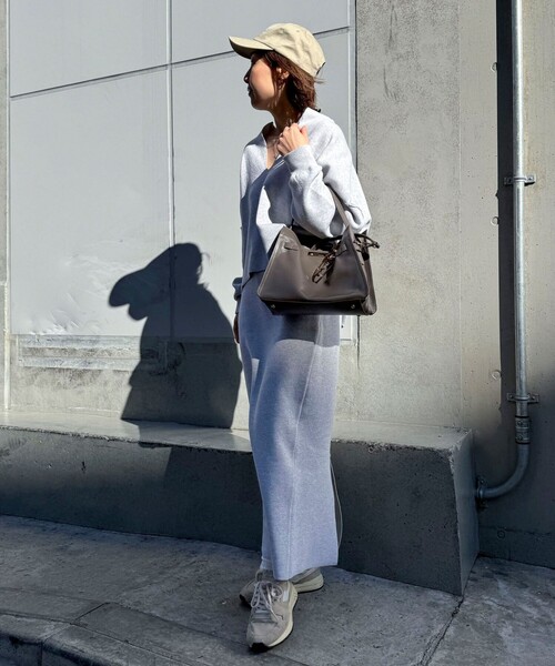 NOLLEY’S(ノーリーズ)の「HINERI ソフトレザーバッグM(トートバッグ・レディース・ベージュ/ダークブラウン/チャコールグレー・FREE)」の4枚目の写真