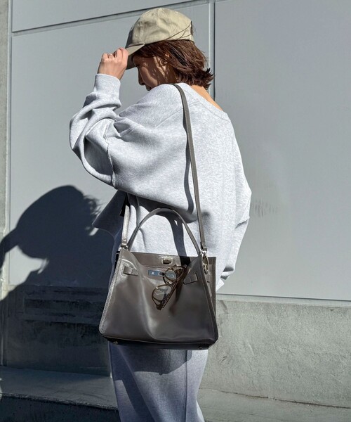 NOLLEY’S(ノーリーズ)の「HINERI ソフトレザーバッグM(トートバッグ・レディース・ベージュ/ダークブラウン/チャコールグレー・FREE)」の8枚目の写真