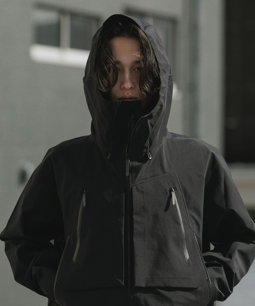 DESCENTE ALLTERRAIN（デサント　オルテライン）の「DESCENTE ALLTERRAIN/デサントオルテライン GORE-TEX 3L SHELL JACKET ZENCHIKEI ゴアテックスシェルジャケット 2026年春夏（マウンテンパーカー・メンズ・ブラック・S/M/L）」の16枚目の写真