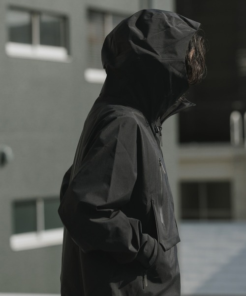 DESCENTE ALLTERRAIN（デサント　オルテライン）の「DESCENTE ALLTERRAIN/デサントオルテライン GORE-TEX 3L SHELL JACKET ZENCHIKEI ゴアテックスシェルジャケット 2026年春夏（マウンテンパーカー・メンズ・ブラック・S/M/L）」の18枚目の写真