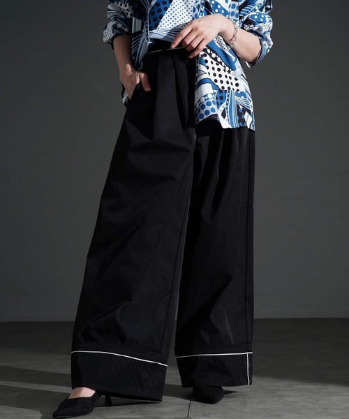 Sawa a la mode(サワアラモード)の「パイピングラインツイルタックワイドパンツ(その他パンツ・レディース・アイボリー/ブラック・FREE)」の1枚目の写真